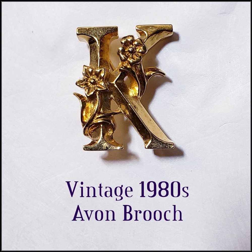 Vintage 1980s Gold Tone Floral Avon Initial Brooch